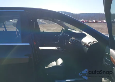 2010 Mercedes-Benz S 550 4Matic z USA, uszkodzony, nr VIN WDDNG8GB8AA317162